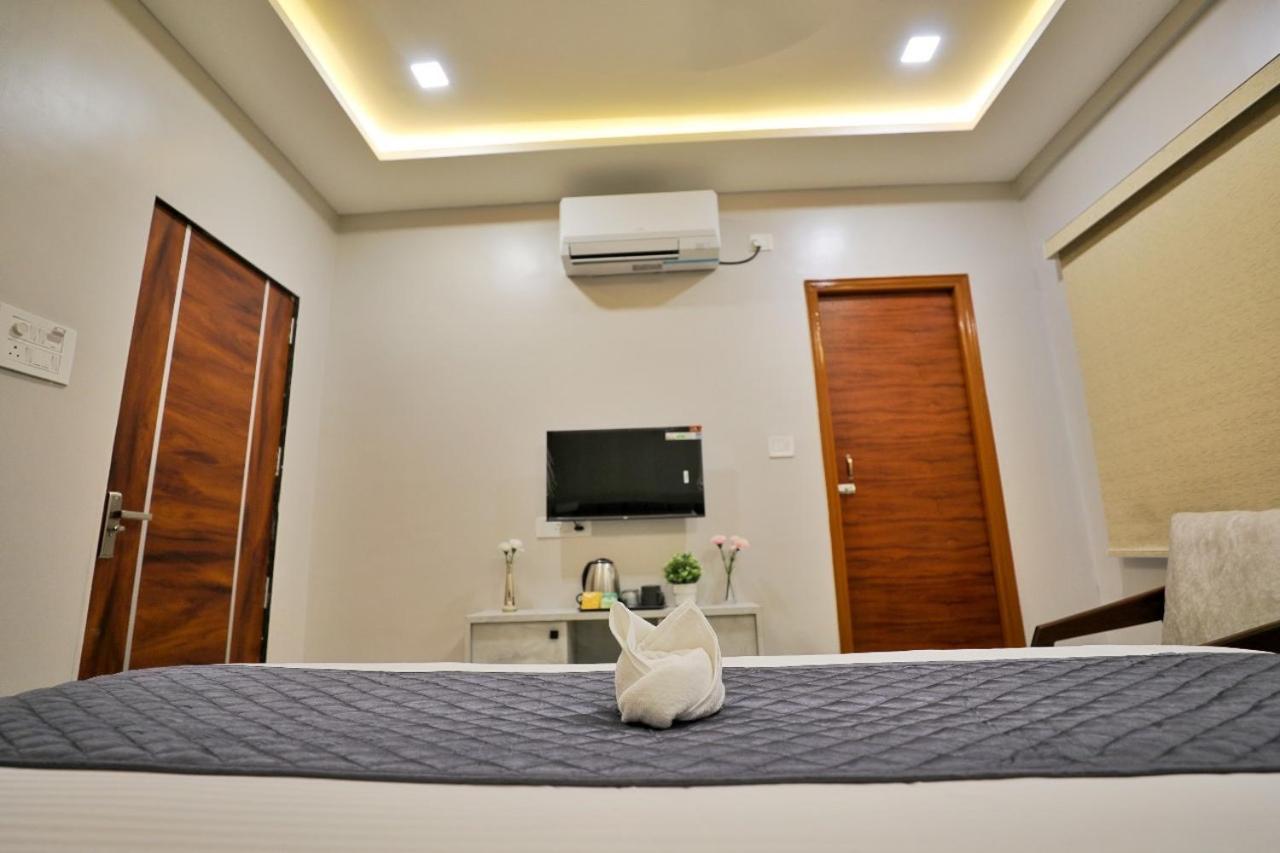 Hotel Ceasta, Beside Us Consulate Hyderabad, Gachibowli Gundipet Exterior foto