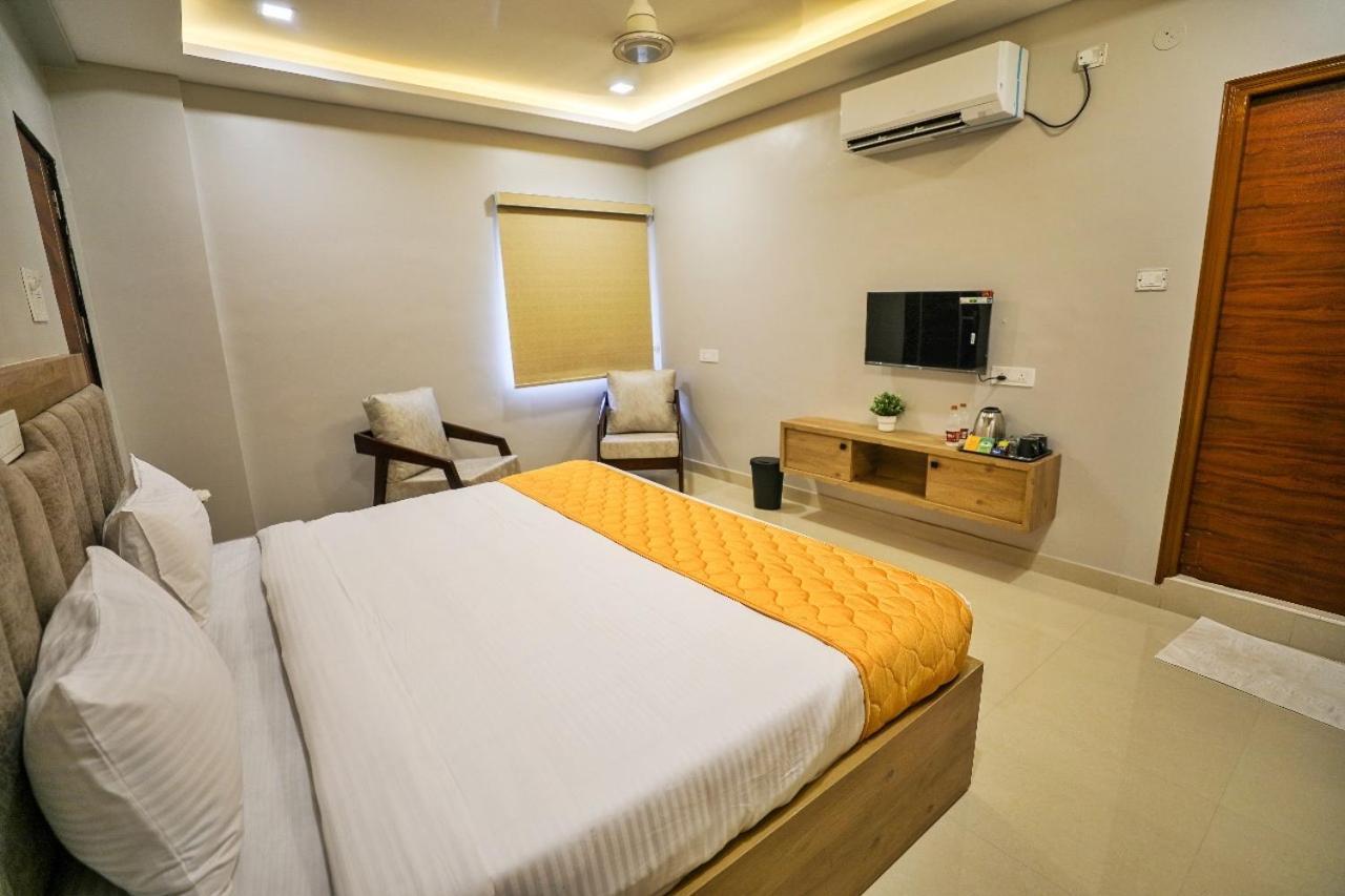 Hotel Ceasta, Beside Us Consulate Hyderabad, Gachibowli Gundipet Exterior foto