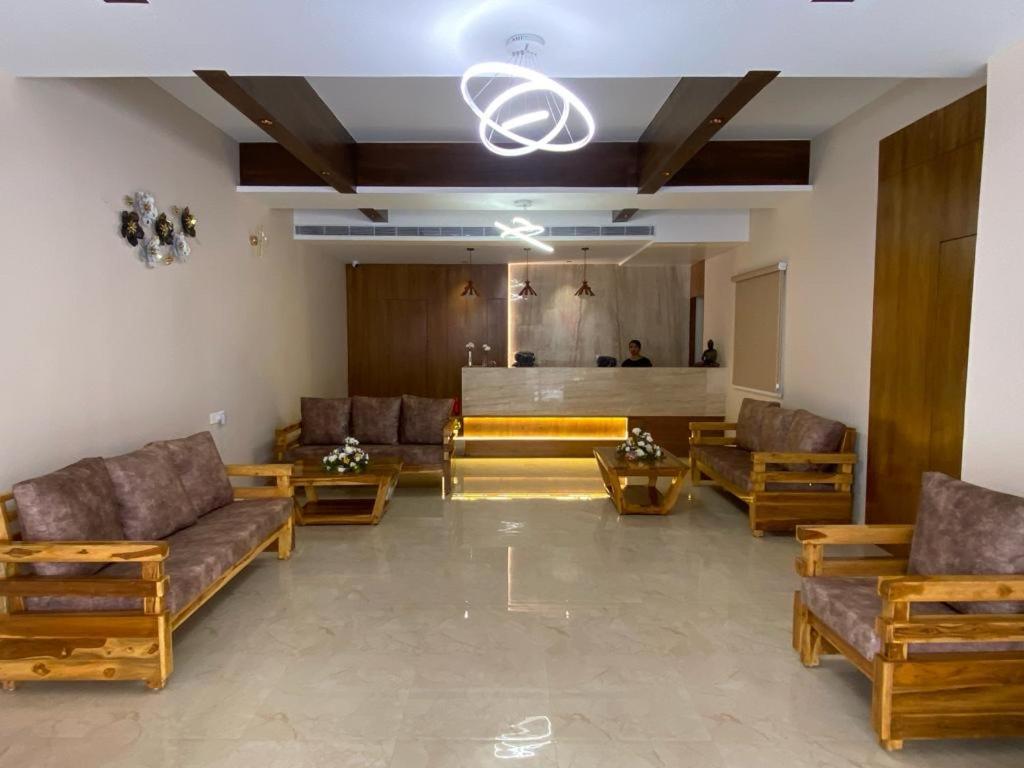 Hotel Ceasta, Beside Us Consulate Hyderabad, Gachibowli Gundipet Exterior foto