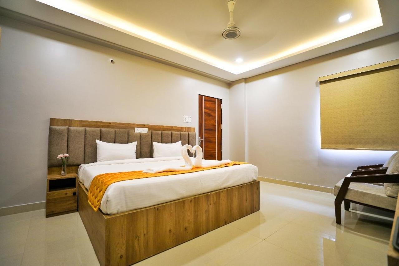 Hotel Ceasta, Beside Us Consulate Hyderabad, Gachibowli Gundipet Exterior foto