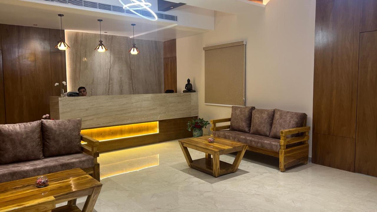 Hotel Ceasta, Beside Us Consulate Hyderabad, Gachibowli Gundipet Exterior foto
